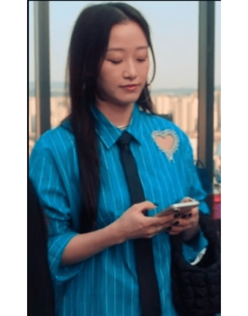 XO, Kitty S02 Gia Kim Striped Heart Cut Out Shirt